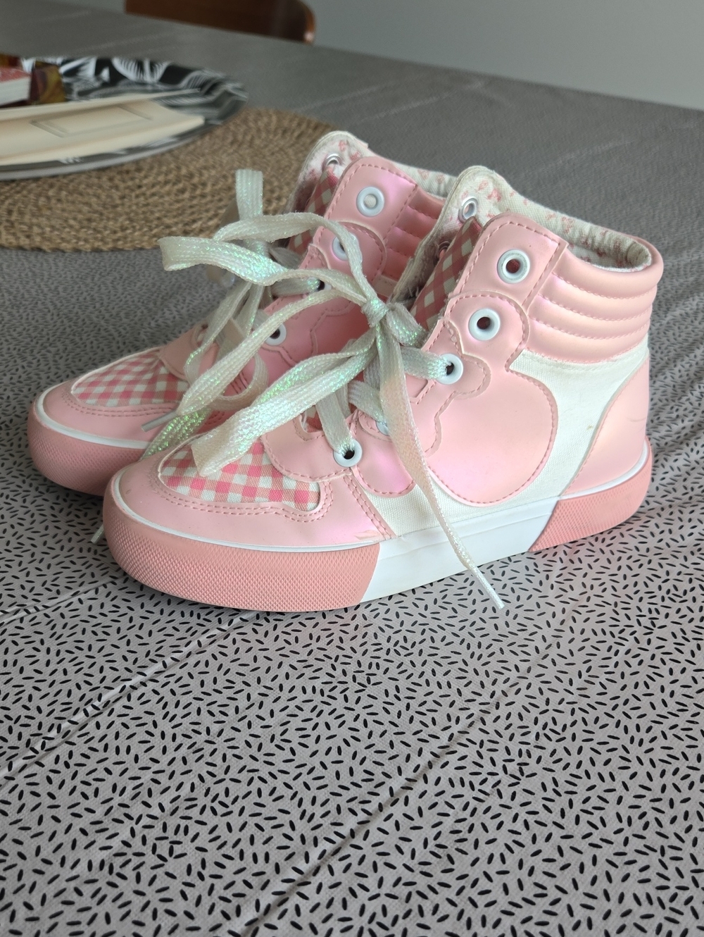 Ground UP Disney Minnie Mouse Girls' High-Top Sneakers with Heart Detail